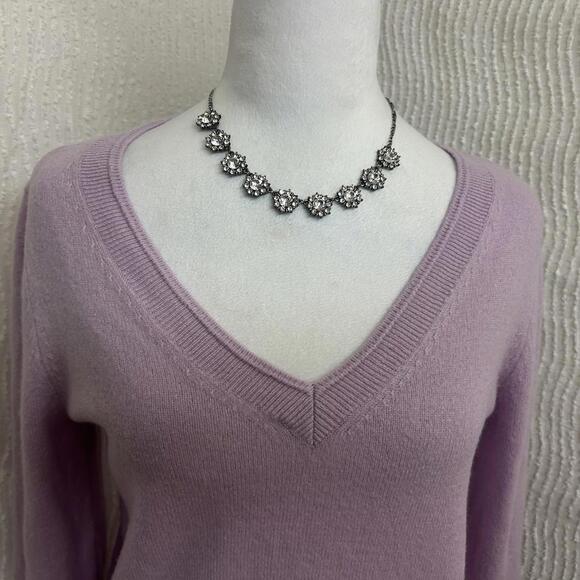 Halogen 100% Cashmere Sweater Women’s M Lavender Purple V-Neck Soft Luxury Knit - Picture 2 of 6